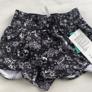 Lululemon Tracker Short V SW